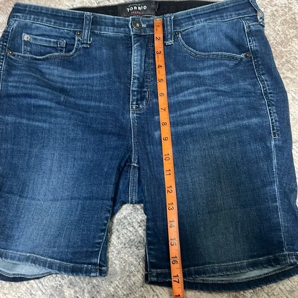Torrid Premium Denim shorts - Picture 6 of 6